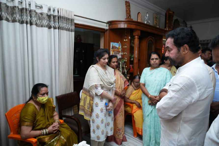 G. Kishan Reddy consoles family members of D. Srinivas