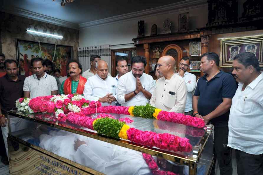 G. Kishan Reddy pays tribute to former minister D. Srinivas,