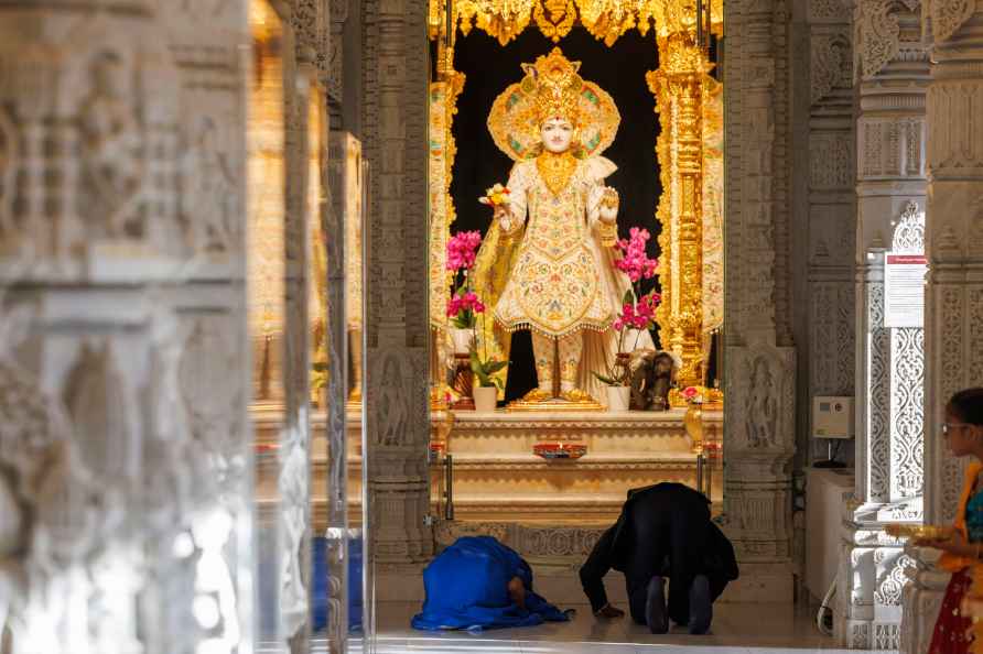 Rishi Sunak visits BAPS Shri Swaminarayan Mandir