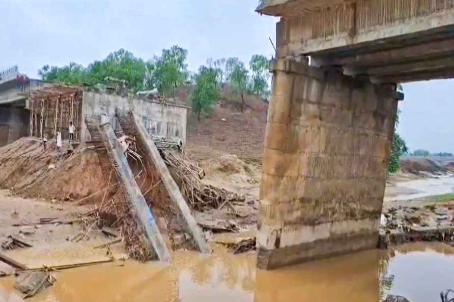 Under construction bridge collapses in Jharkhand