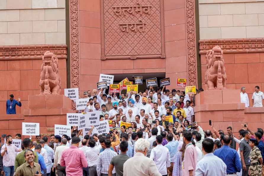 Opposition MPs protest at Parliament