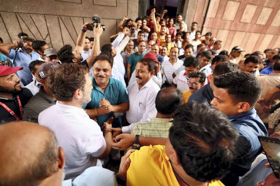 Rahul Gandhi meets loco pilots at NDLS