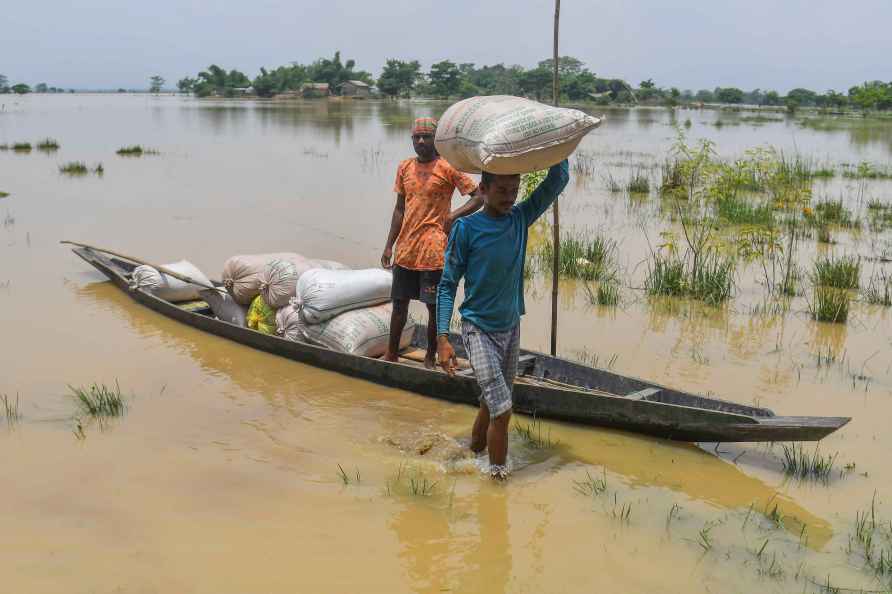 Nagaon: Villagers shift from a flood affected area to a safer place...