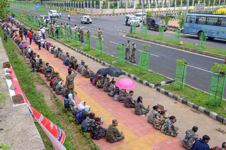 Contractual Assistant Police personnel protest in Ranchi