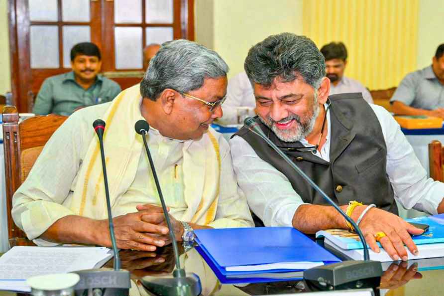 Siddaramaiah holds a meeting