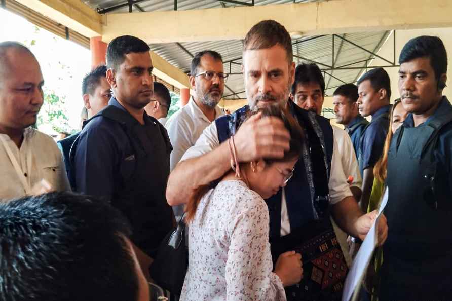 Rahul Gandhi visits Churachandpur relief camp