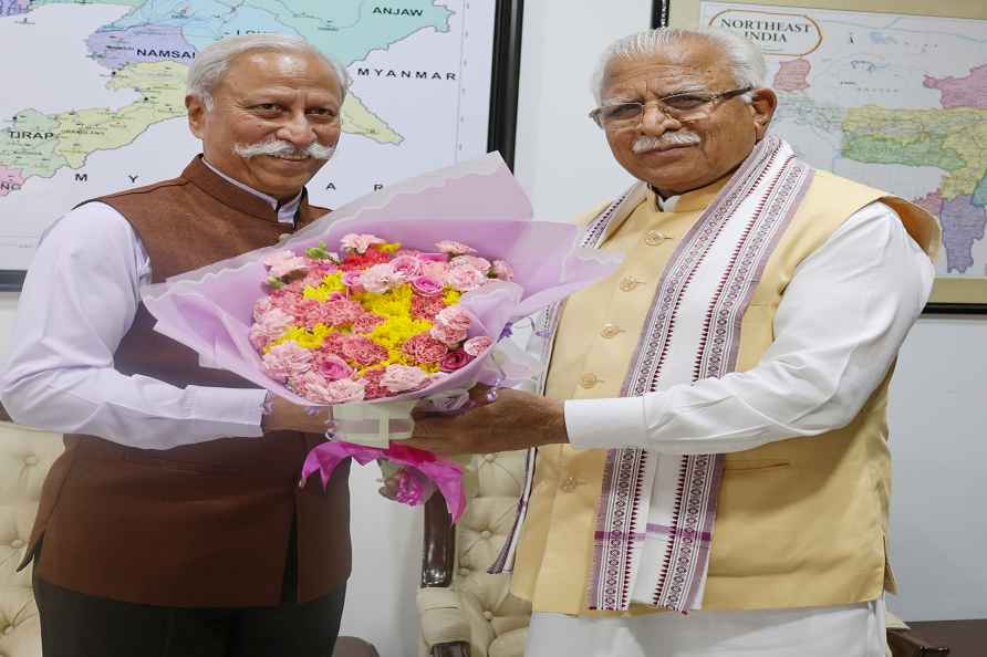 KT Parnaik, Manohar Lal Khattar meet