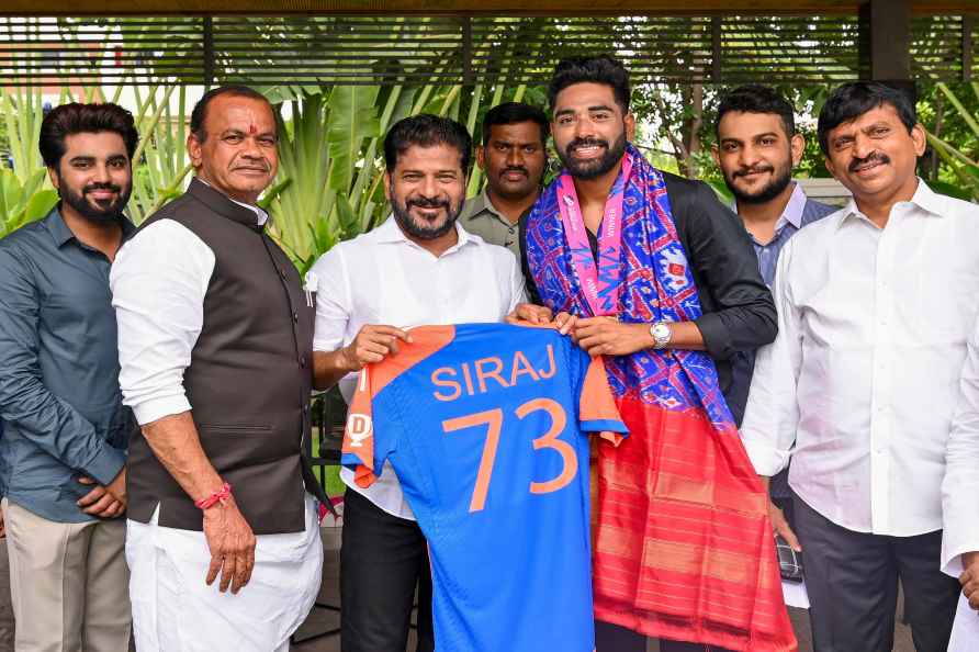 Telangana CM felicitates cricketer Mohd. Siraj