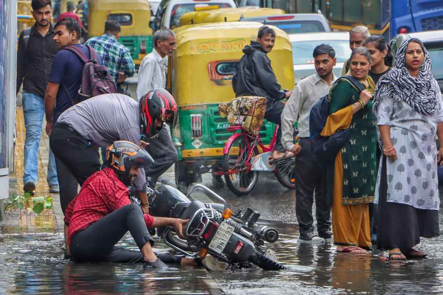 Weather: Bikers fall off after rains in Delhi