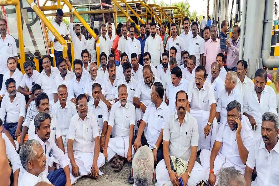 Protest seeking toll exemption for local vehicles in Madurai