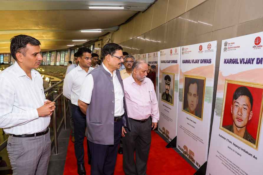 Exhibition at Rajiv Chowk station for Kargil Vijay Diwas