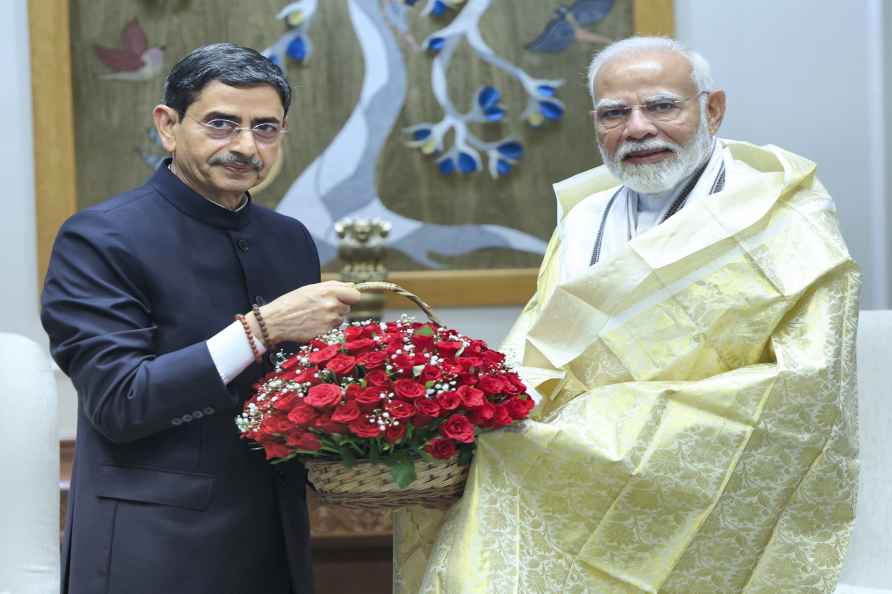 Narendra Modi with R. N. Ravi