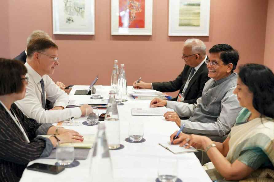 Piyush Goyal meet Valdis Dombrovskis