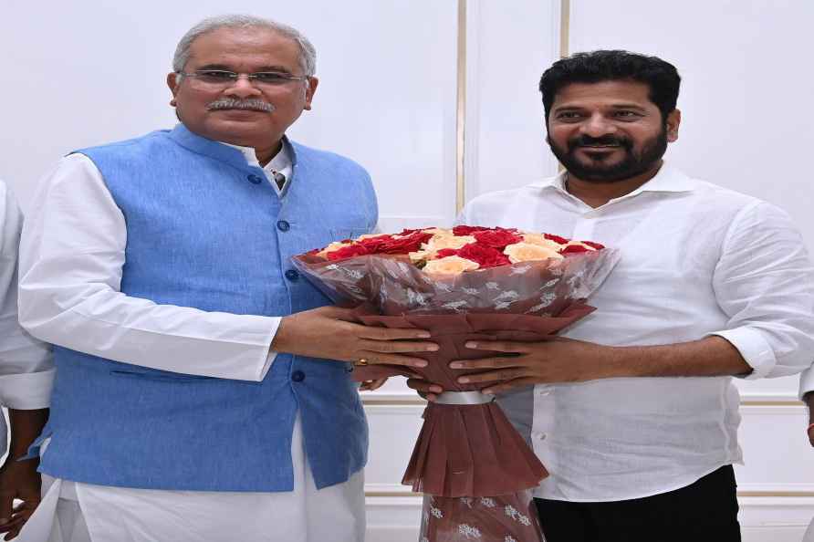 Revanth Reddy meets Bhupesh Baghel