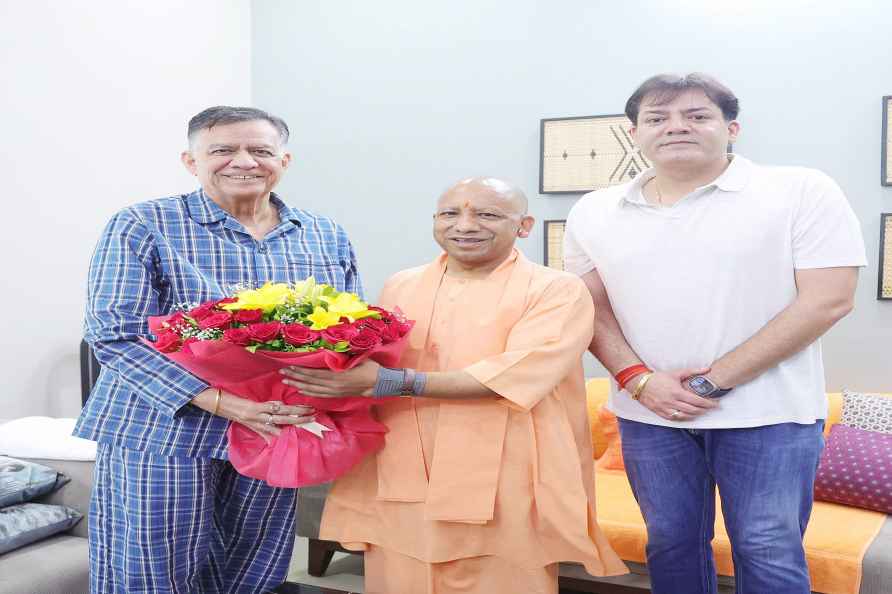 Yogi Adityanath meets Satish Mahana