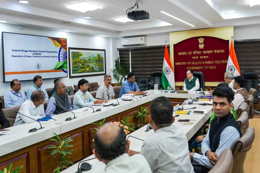 JP Nadda meets CDSCO officials in Delhi