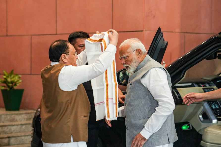 New Delhi: Prime Minister Narendra Modi being welcomed by Union ...