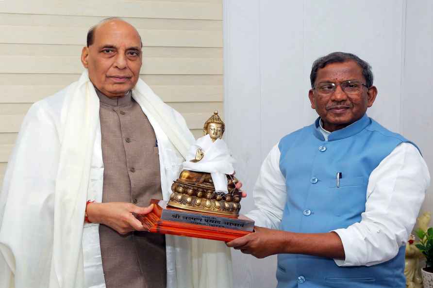 Rajnath Singh, Lakshman Prasad Acharya meet