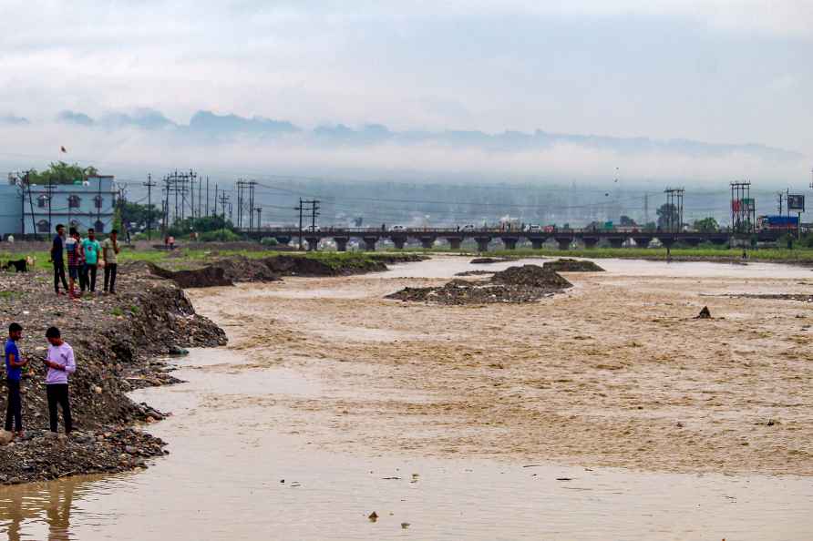 Selaqui river water level rises