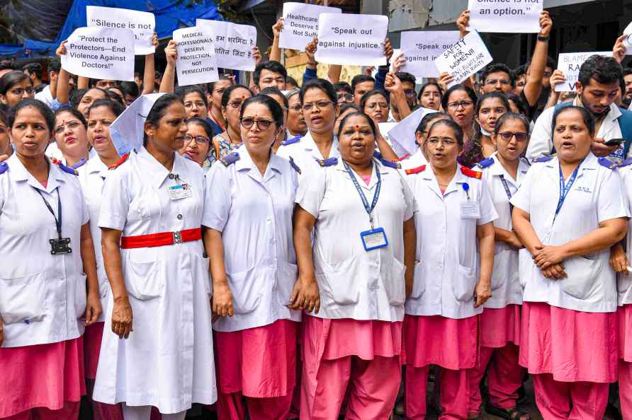 Nursing staff protest in Mumbai