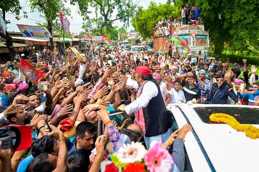 Akhilesh Yadav at a rally in Azamgarh