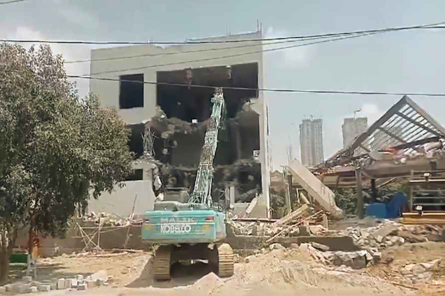 Demolition drive in Ranga Reddy