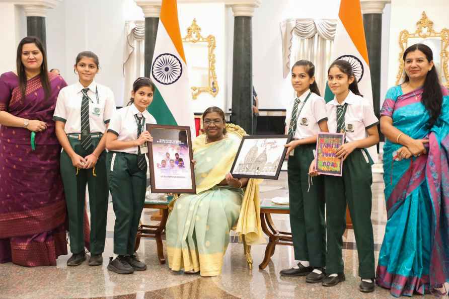 President Murmu celebrates Rakshabandhan