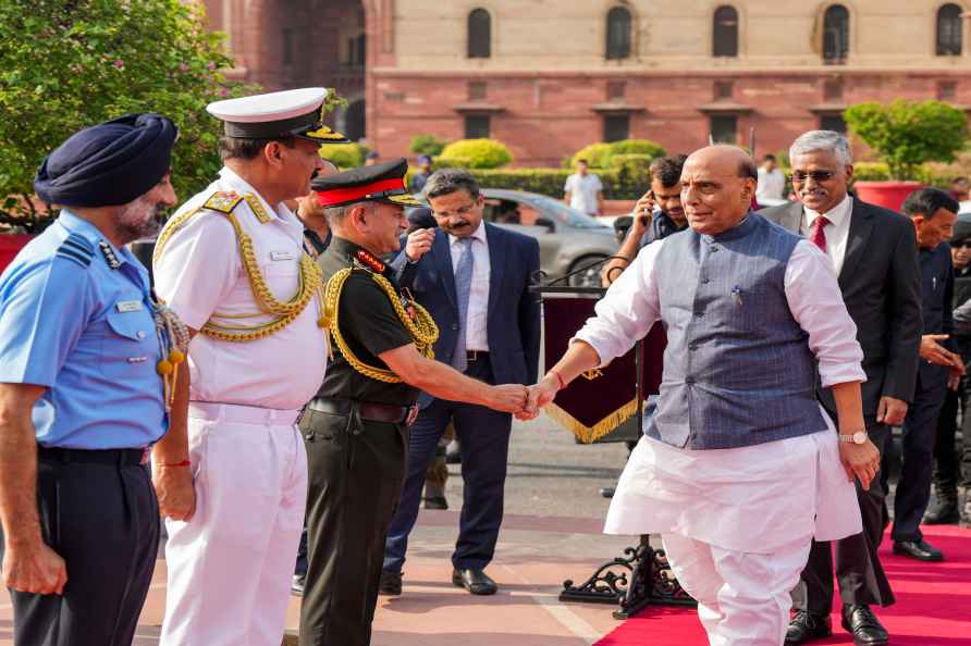 Rajnath Singh at Guard of Honour to Japan's Def. Min.