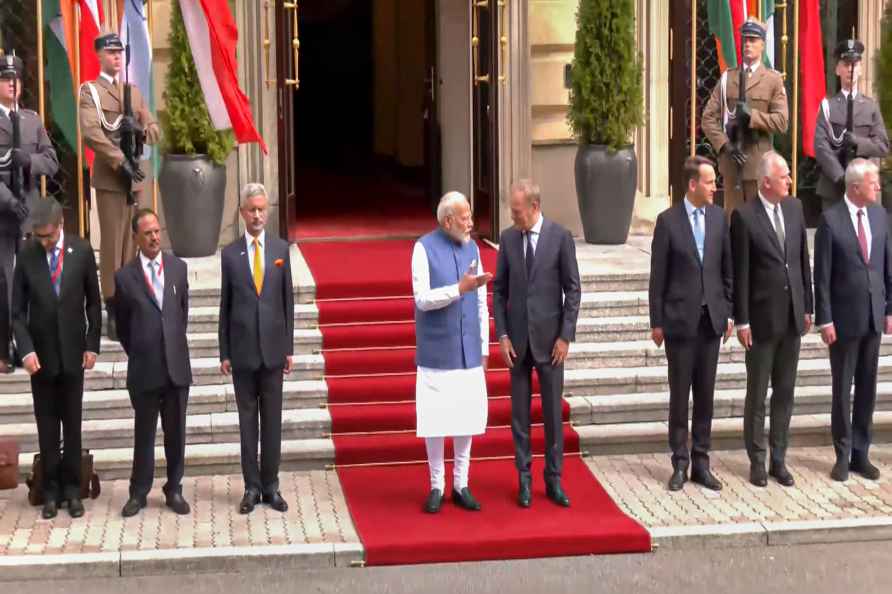 PM Modi's ceremonial welcome in Poland