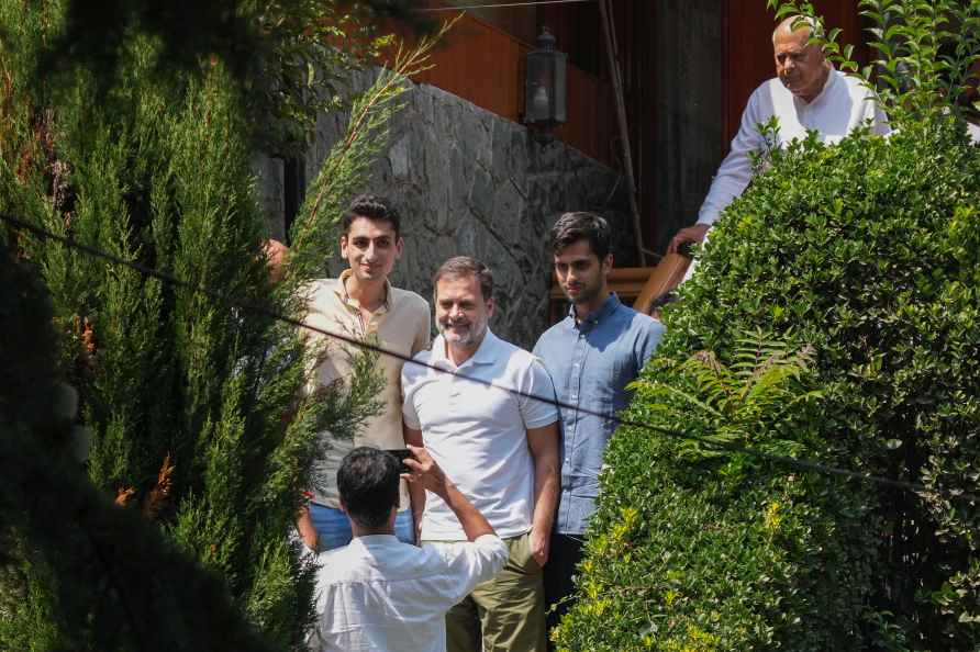 Rahul Gandhi at Farooq Abdullah's house