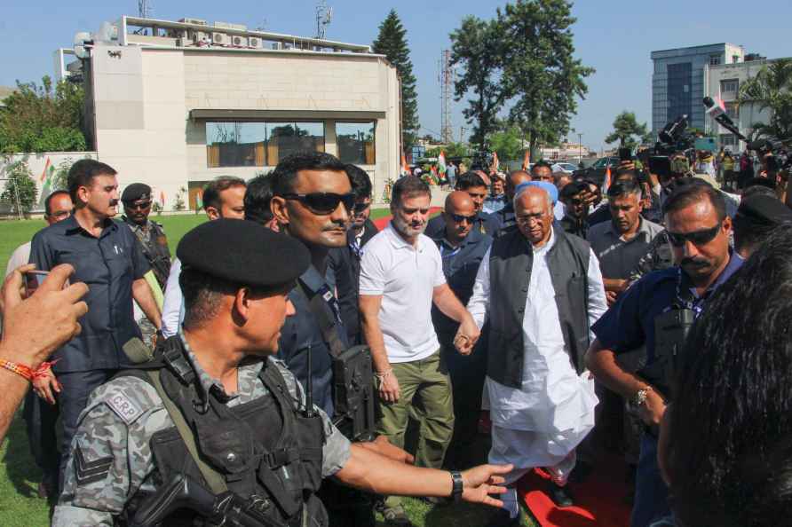 Rahul Gandhi and Mallikarjun Kharge in Jammu