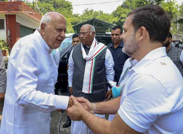 Pre-poll alliance with Congress in J&K, confirms Farooq Abdullah 