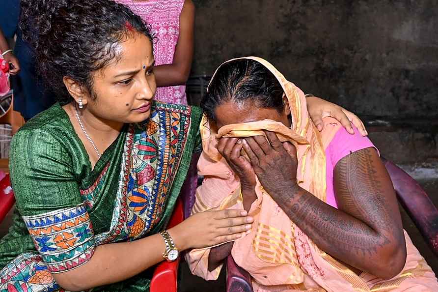 Kalpana Soren met constable Chauhan Hembram's family