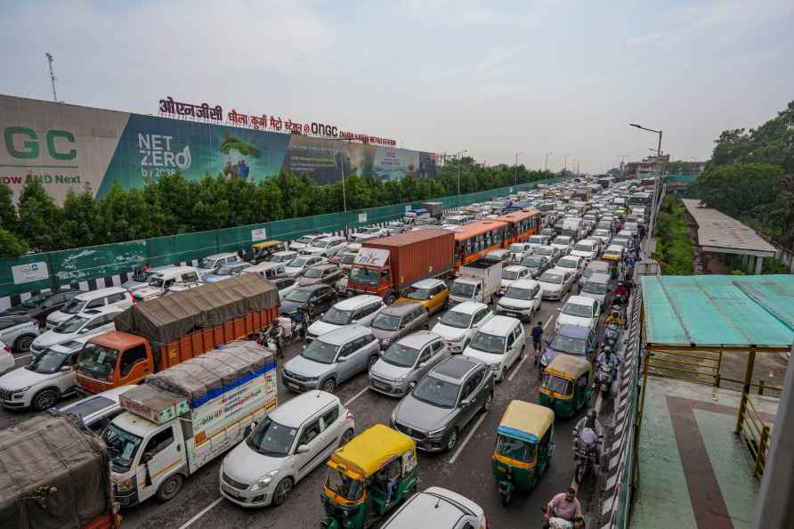 Weather: Traffic after rain in Delhi