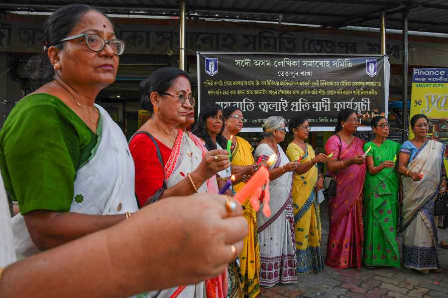 Candlelight vigil for Kolkata rape-murder victim