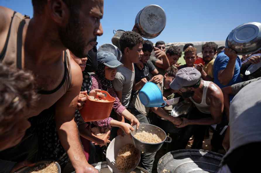 Displaced Palestinians in Deir al Balah