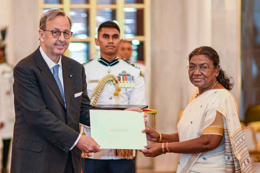 Prez Murmu receives credential from Ambassador&HCs