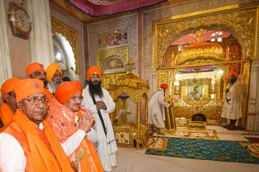 Patna: Union Health Minister JP Nadda pays obeisance at Takht Sri...