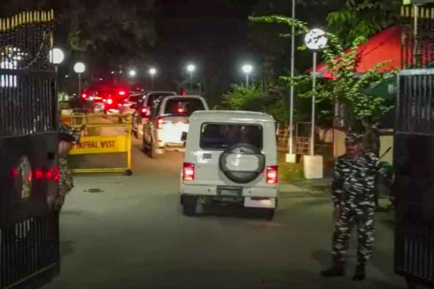 Manipur CM arrives to meet Governor