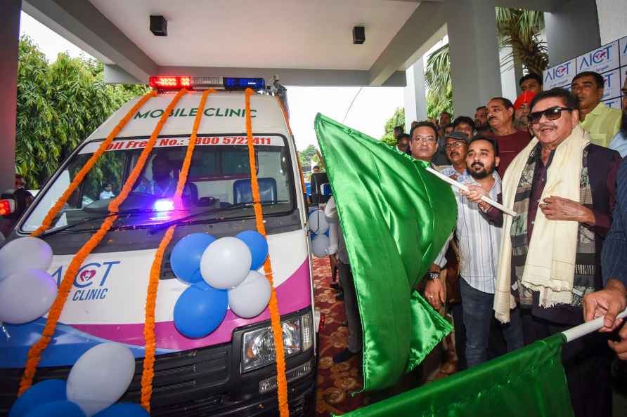 Shatrughan Singha flags off Mobile Clinic vans