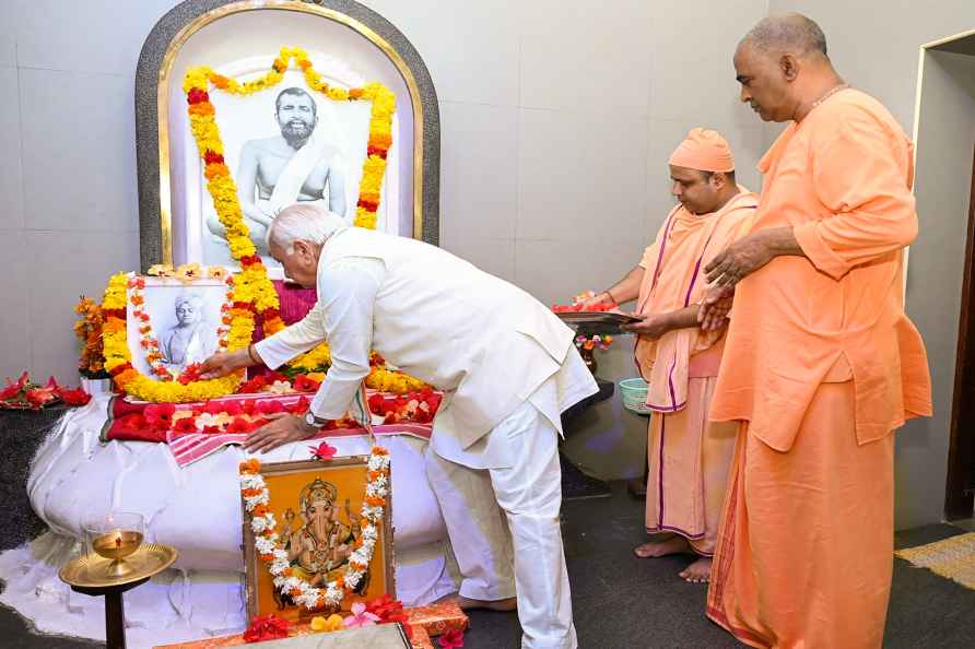 Arif Mohammed Khan at Ramakrishna Ashram