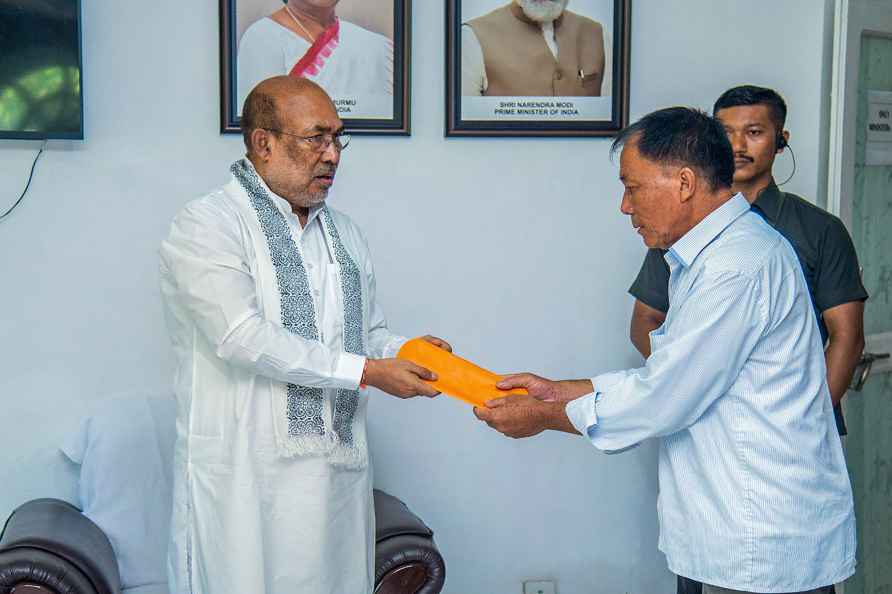 Manipur CM hands over ex-gratia to violence victims' families