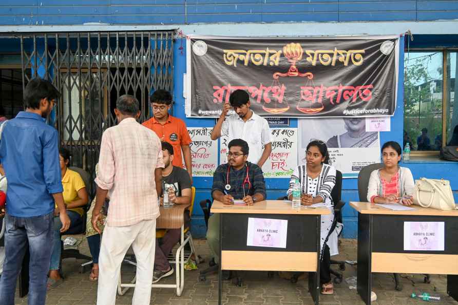 Junior doctors protest in Uttar Dinajpur