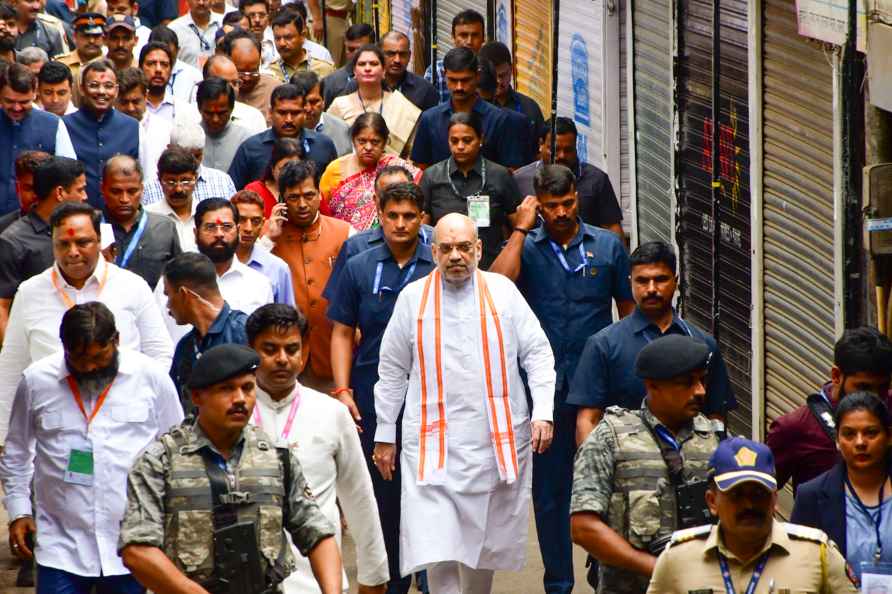 Mumbai: Union Home Minister Amit Shah along with Maharashtra CM ...