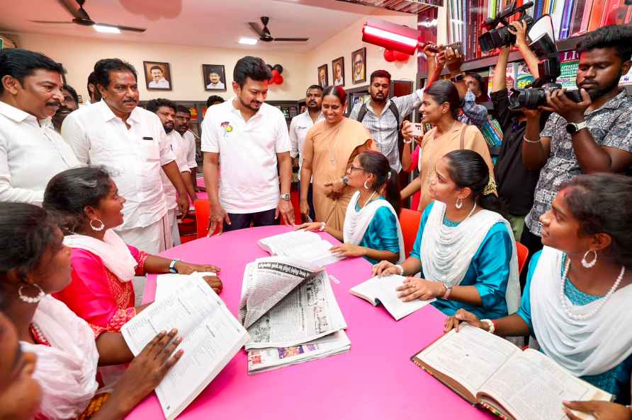 Udhayanidhi Stalin visits Artist Library