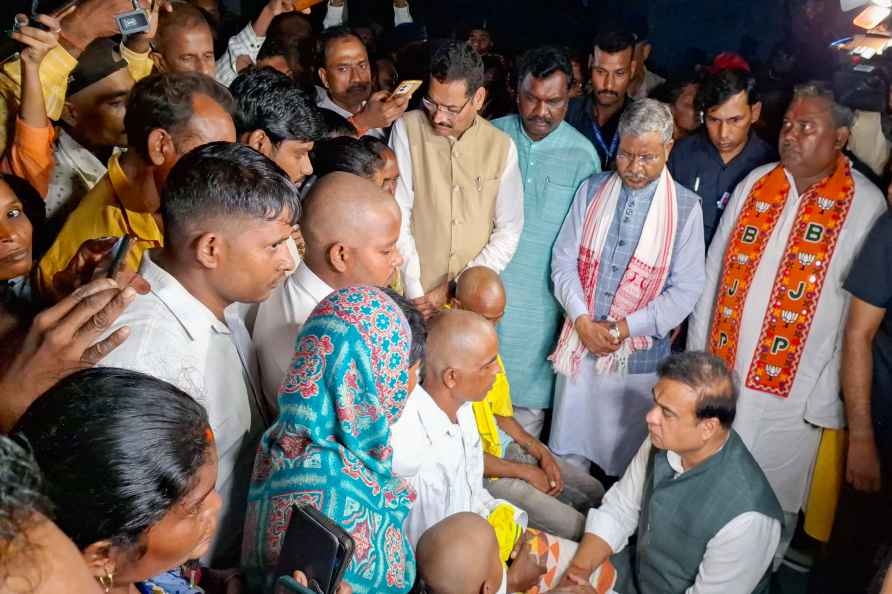 Ranchi: Assam Chief Minister Himanta Biswa Sarma meets family members...