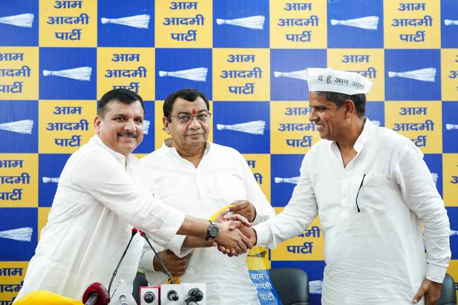 Satish Yadav joins AAP