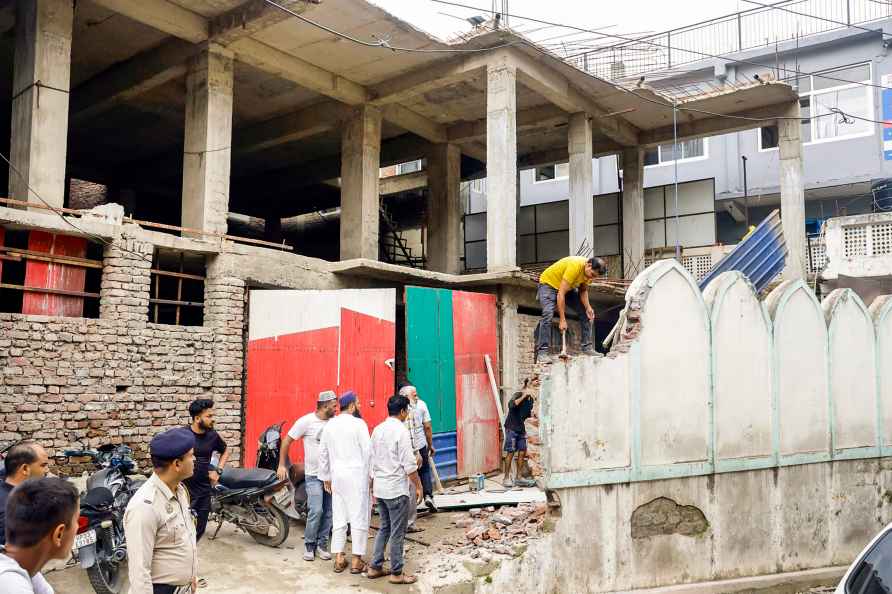 Illegal portion of mosque demolished in Mandi