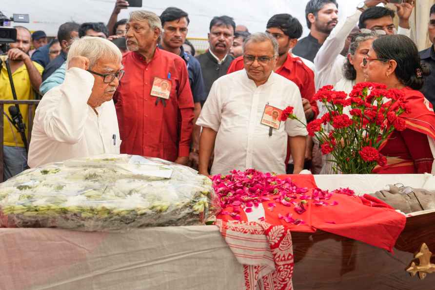 Tributes paid to Sitaram Yechury at CPI (M) HQ