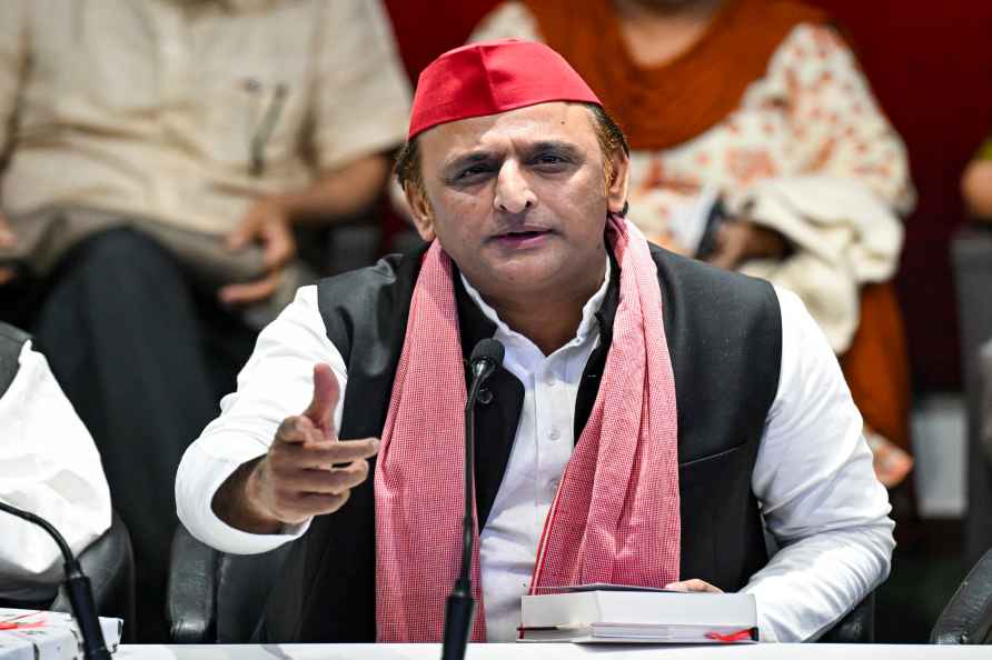 Akhilesh Yadav at Hindi Diwas function